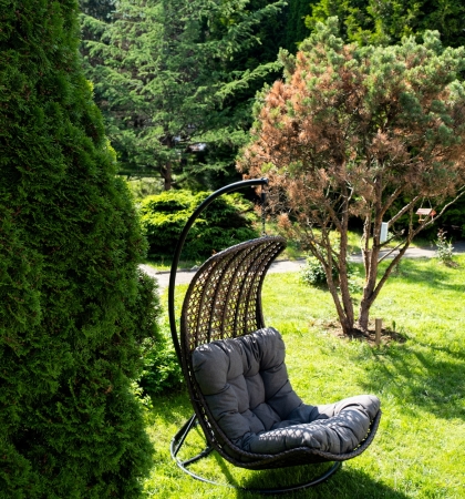 "Виши" подвесное кресло-кокон из искусственного ротанга, цвет коричневый с серо-коричневой подушкой