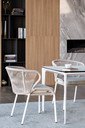 "Малага" обеденная группа на 4 персоны со стульями "Милан", каркас белый, роуп бежевый