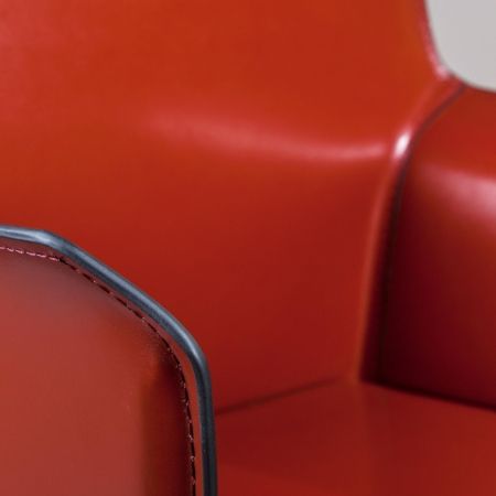 Стул с подлокотниками Barrie кожа ретро красный