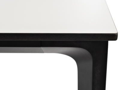"Малага" обеденный стол из HPL 160х80 см, цвет молочный, каркас черный
