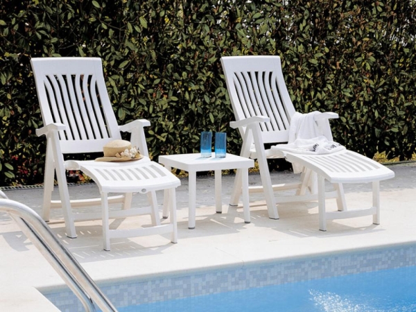 Столик пластиковый для лежака Rodi белый